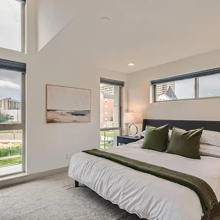 Upscale Townhome W/ Stunning Rooftop Views DEN Extérieur photo