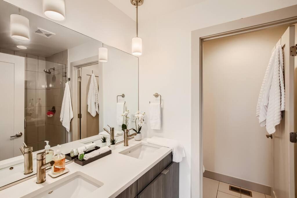 Holiday home Upscale Townhome W/ Stunning Rooftop Views